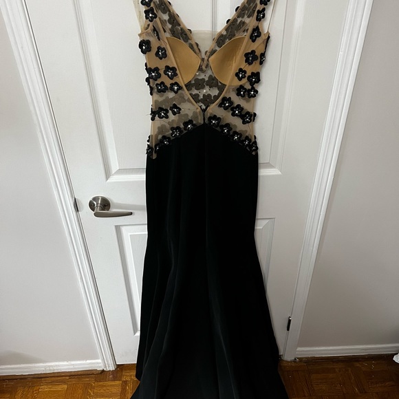 Long stunning backless dress - Picture 3 of 4